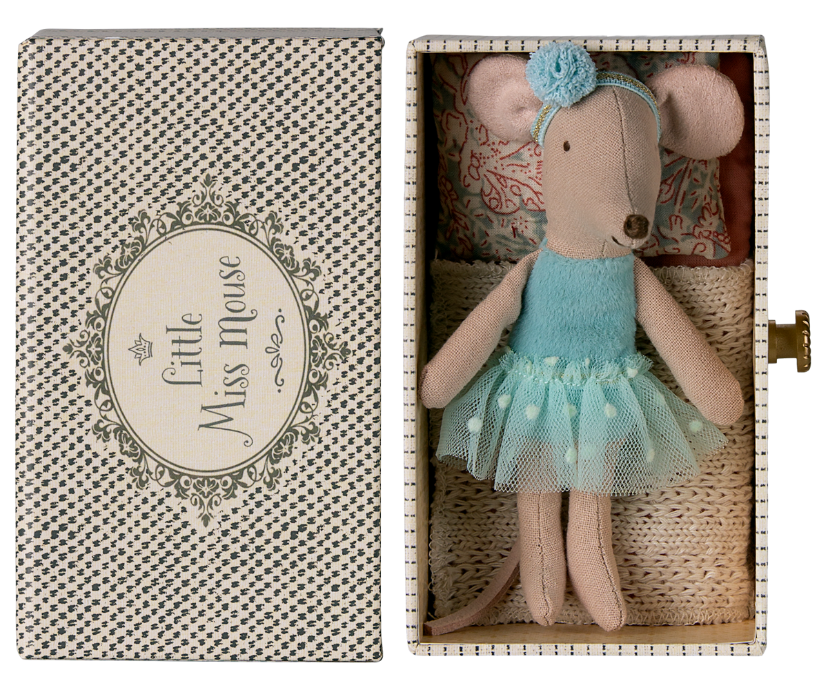 Dance mouse in daybed, Little sister