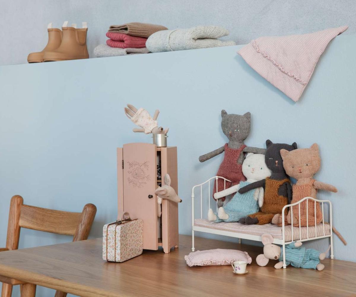 Kitten in Overalls - Blond