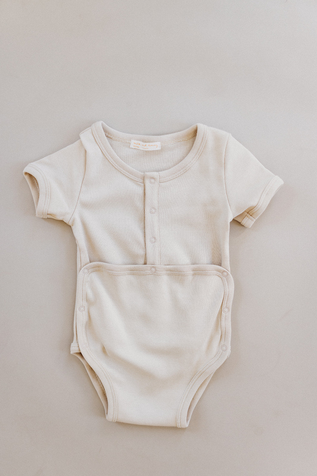 short sleeve snap onesie, angora