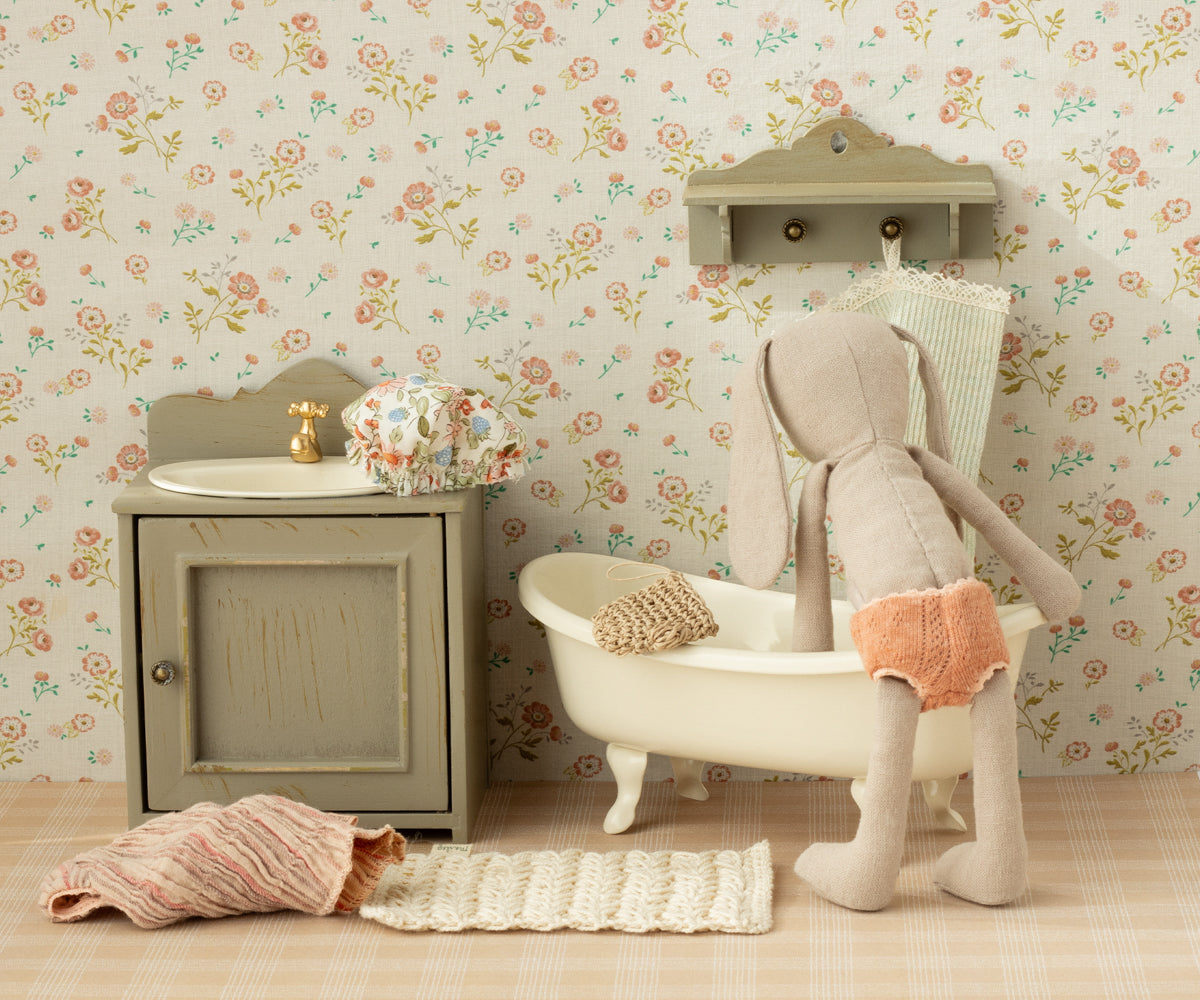 Miniature shelf