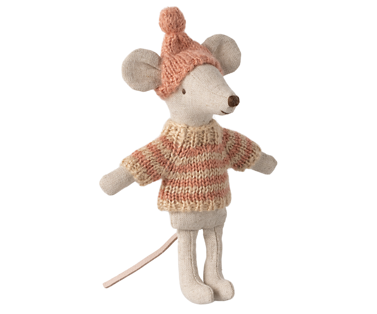 Knitted sweater and hat, Big sister mouse