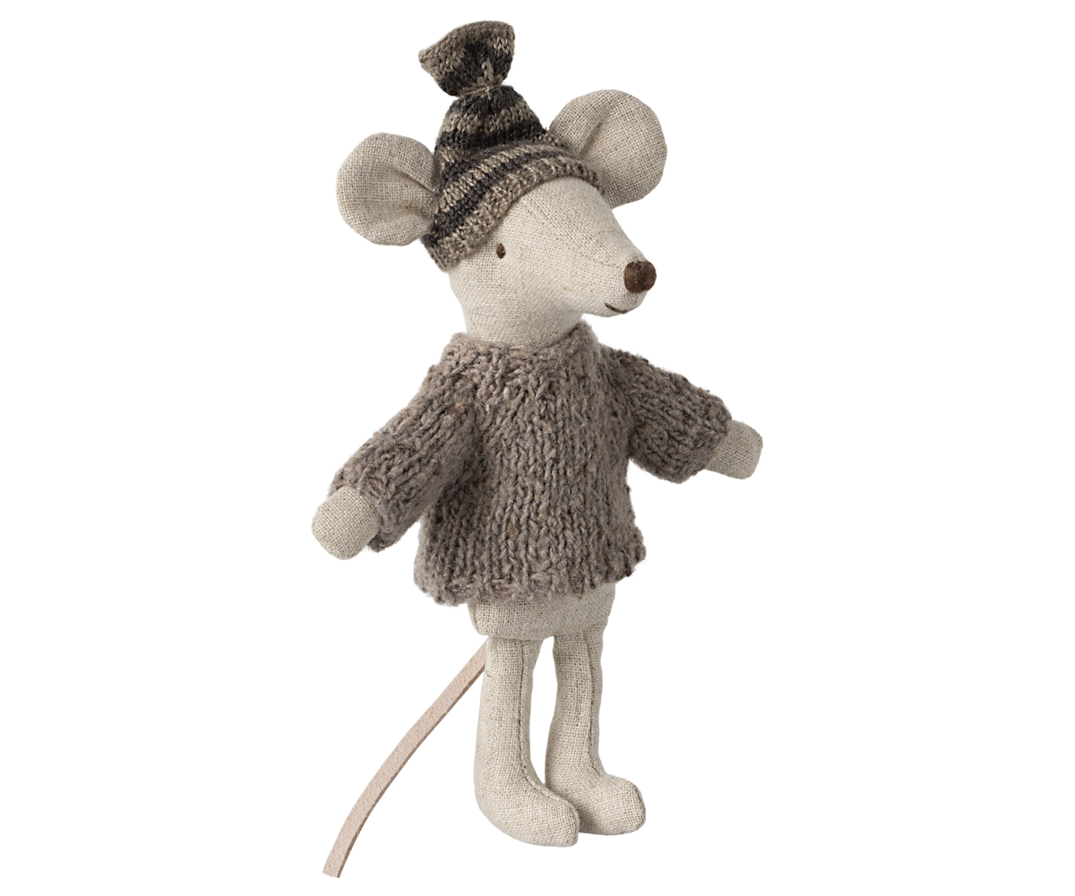 Knitted sweater and hat, Big brother mouse