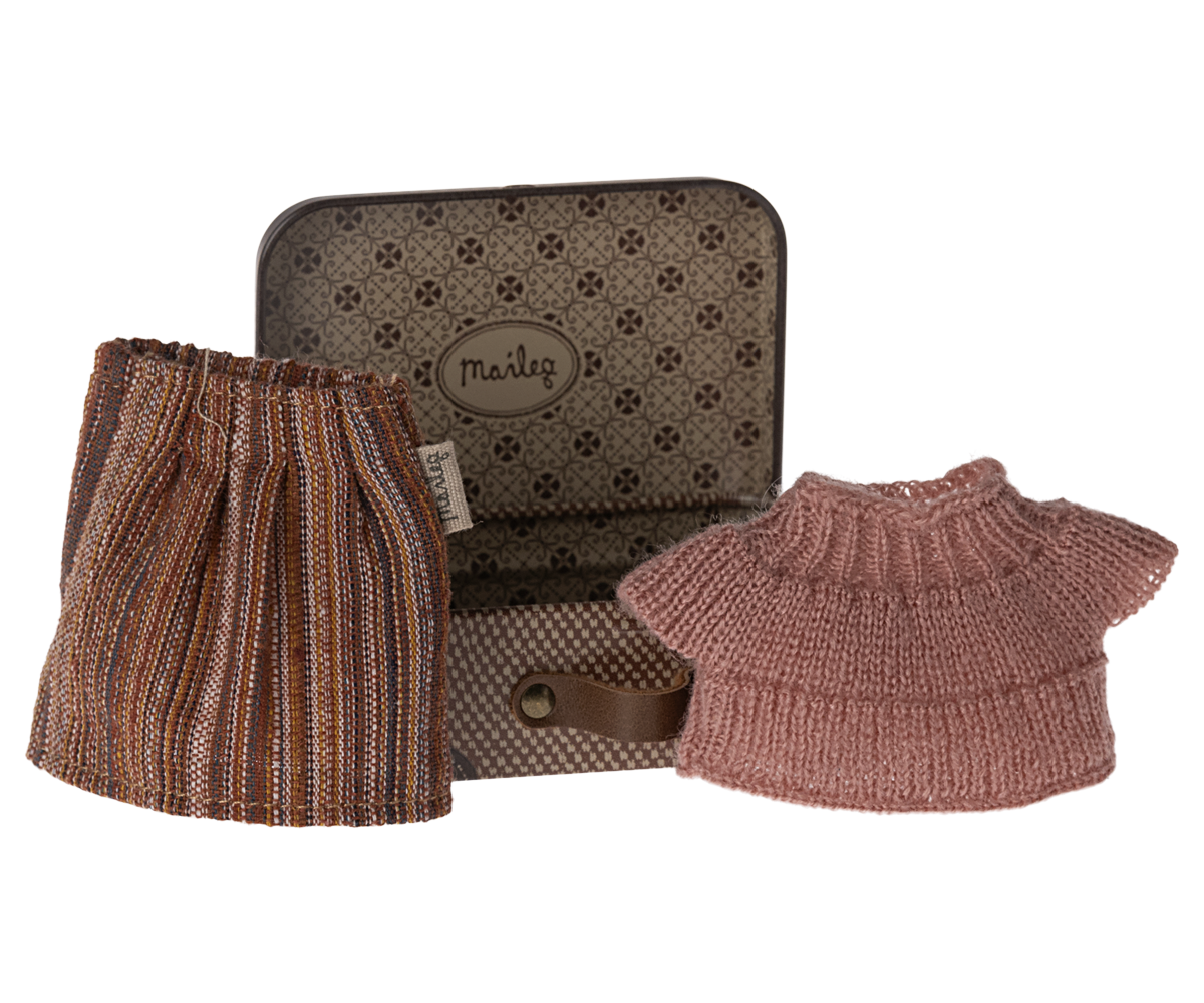 Knitted Blouse & Skirt in Suitcase, Mouse - Grandma