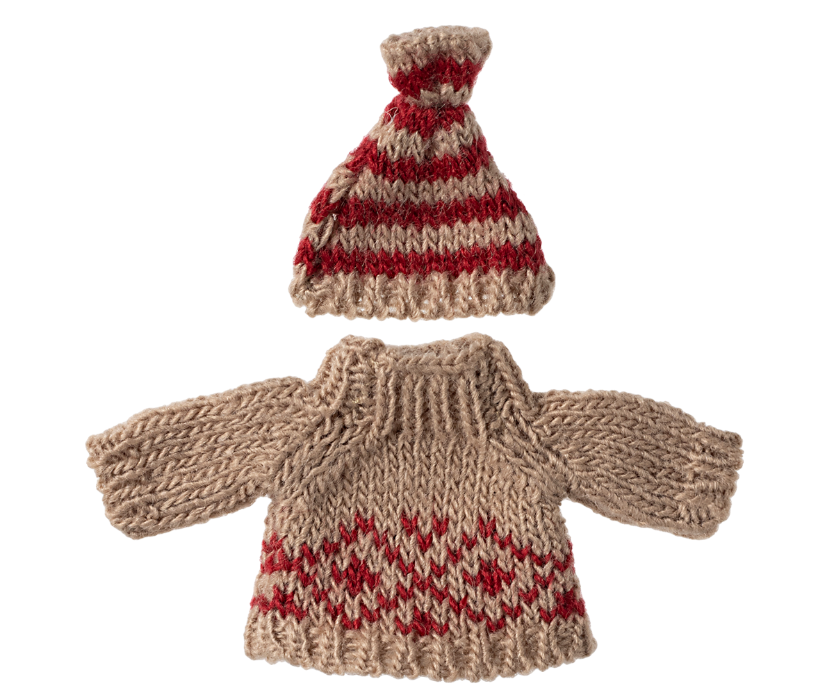 Knitted sweater and hat, Mum mouse