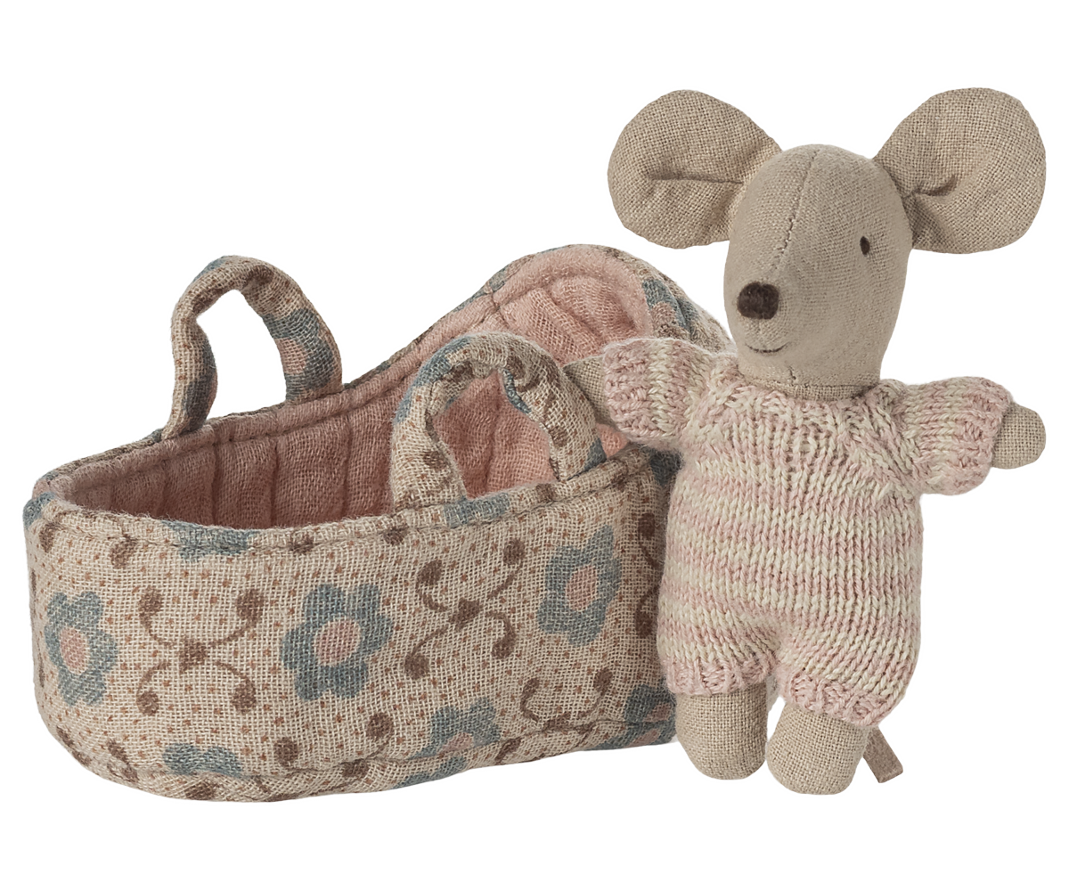 Baby mouse in carry cot - Rose