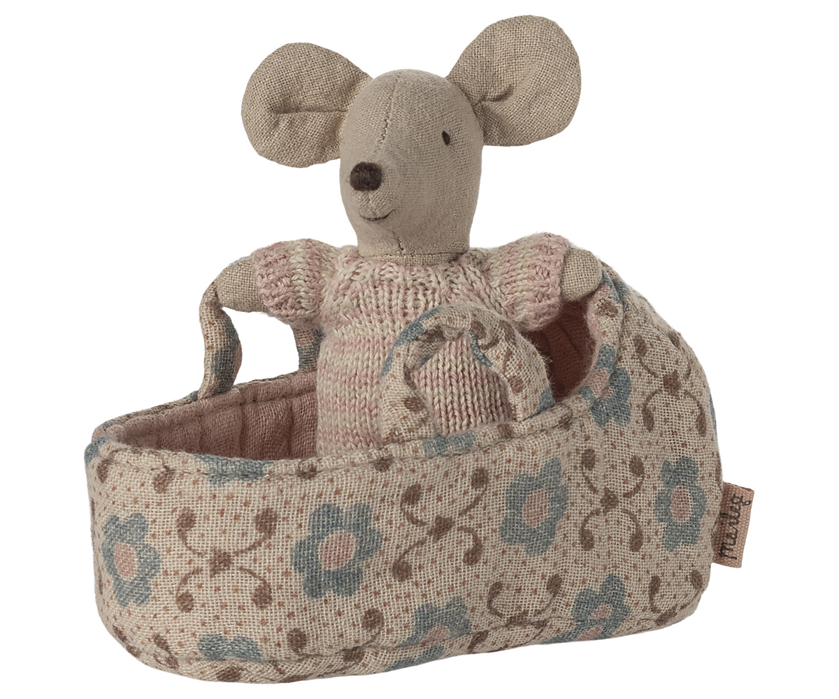 Baby mouse in carry cot - Rose