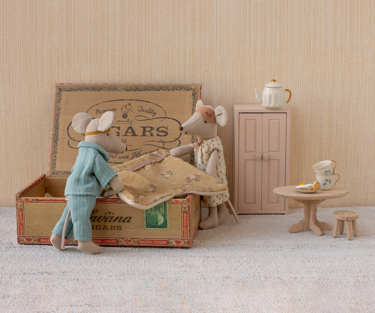 Mum & Dad in cigarbox